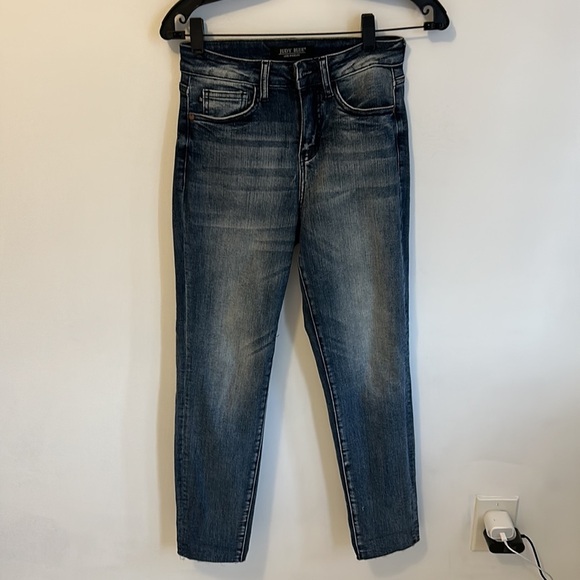 Judy Blue Shelly High Rise Relaxed Fit Jeans - Picture 3 of 8
